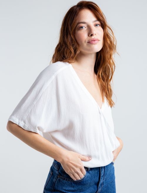 Camisa cruzada en frente