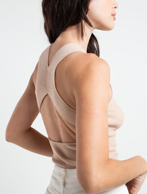 Camiseta tejida con escote en espalda